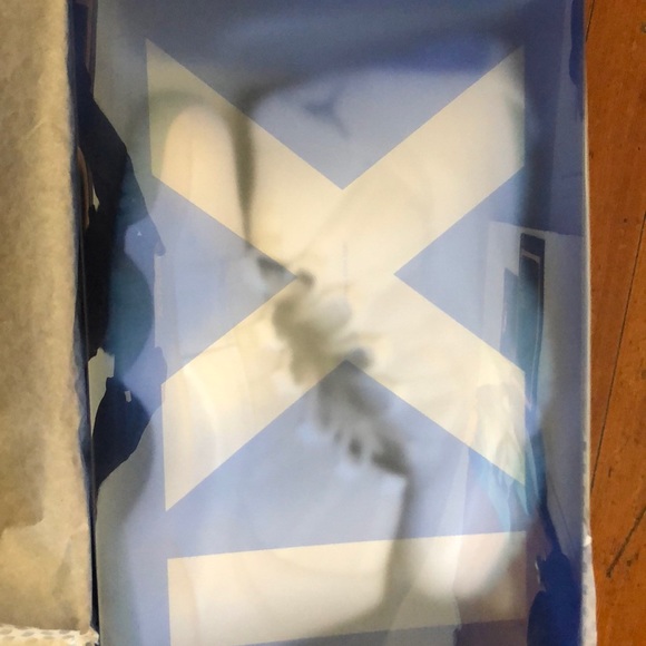 Air Jordan Retro 11 ‘Columbia’ - Picture 3 of 4